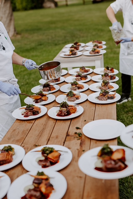 Catering till fest med smakfull buffé från Egastronomi – färska råvaror och skräddarsydd meny.